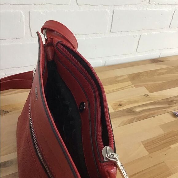 ROOTS embossed vegan leather little red purse crossbody bag travel day bag Class - Picture 8 of 15